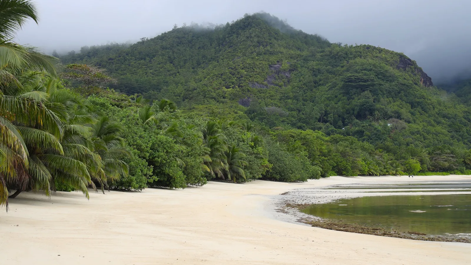 ️ Jours 1 et 2 : Mahé, Beau Vallon et Victoria